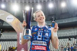 爱游戏体育官网-意大利队在比赛中展现出色表现，成功晋级