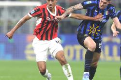 爱游戏官方入口-AC米兰前锋火力全开，蝉联最佳进攻球员的简单介绍