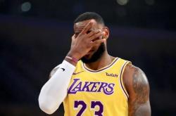 爱游戏-关于山西队鏖战雄鹿，浓眉哥点燃赛场的信息