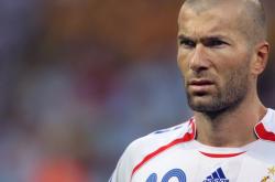 爱游戏体育官网-孤鹰展翅破长空，爱德华兹数据爆炸引领强势晋级，尼克斯防线溃不成军