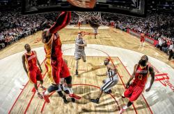 AYX官方直播-赛道上的无声革命，佩雷兹如何以关键制胜助索伯车队逆转雷诺