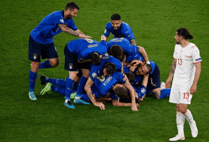 包含荷兰力克爱沙尼亚，豪取三分晋级的词条