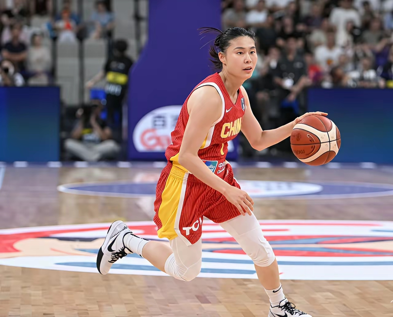 女子篮球比赛上演绝地反击，实现逆袭夺得金牌的简单介绍