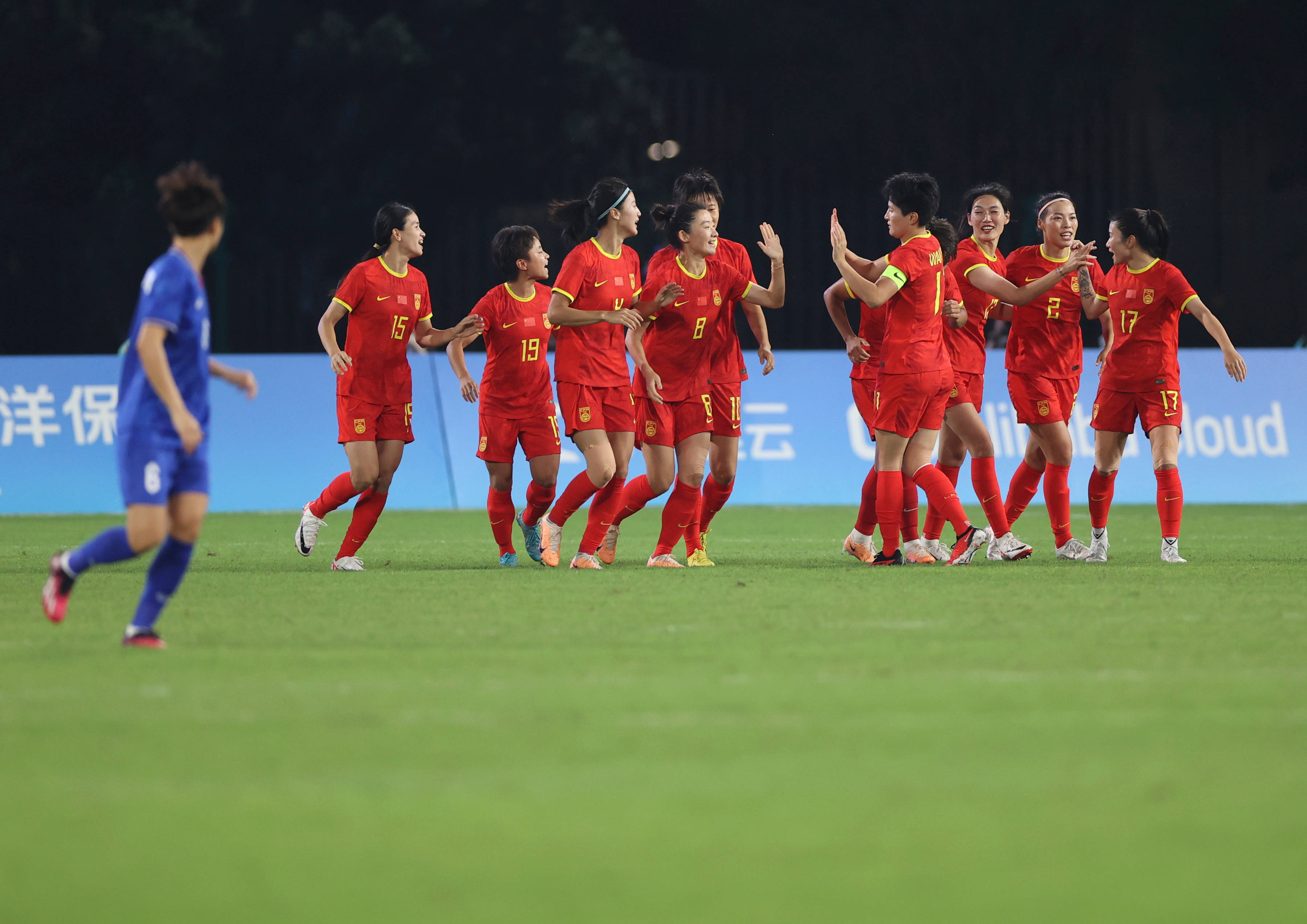 包含国足女足力压对手，晋级下一轮的词条