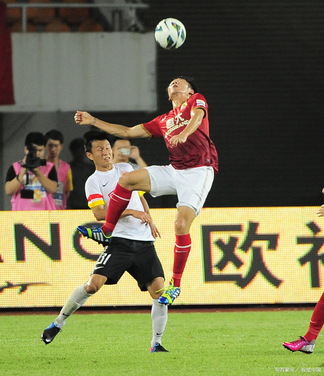 本季足球场上精彩继续，球员技术提升明显的简单介绍