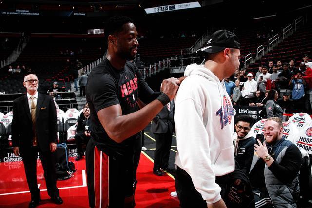 澳大利亚队大获全胜，韦恩替补登场破门