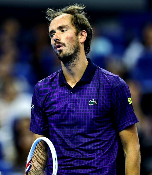 包含英国网球队完胜日本网球队，梅德韦杰夫打破历史纪录的词条