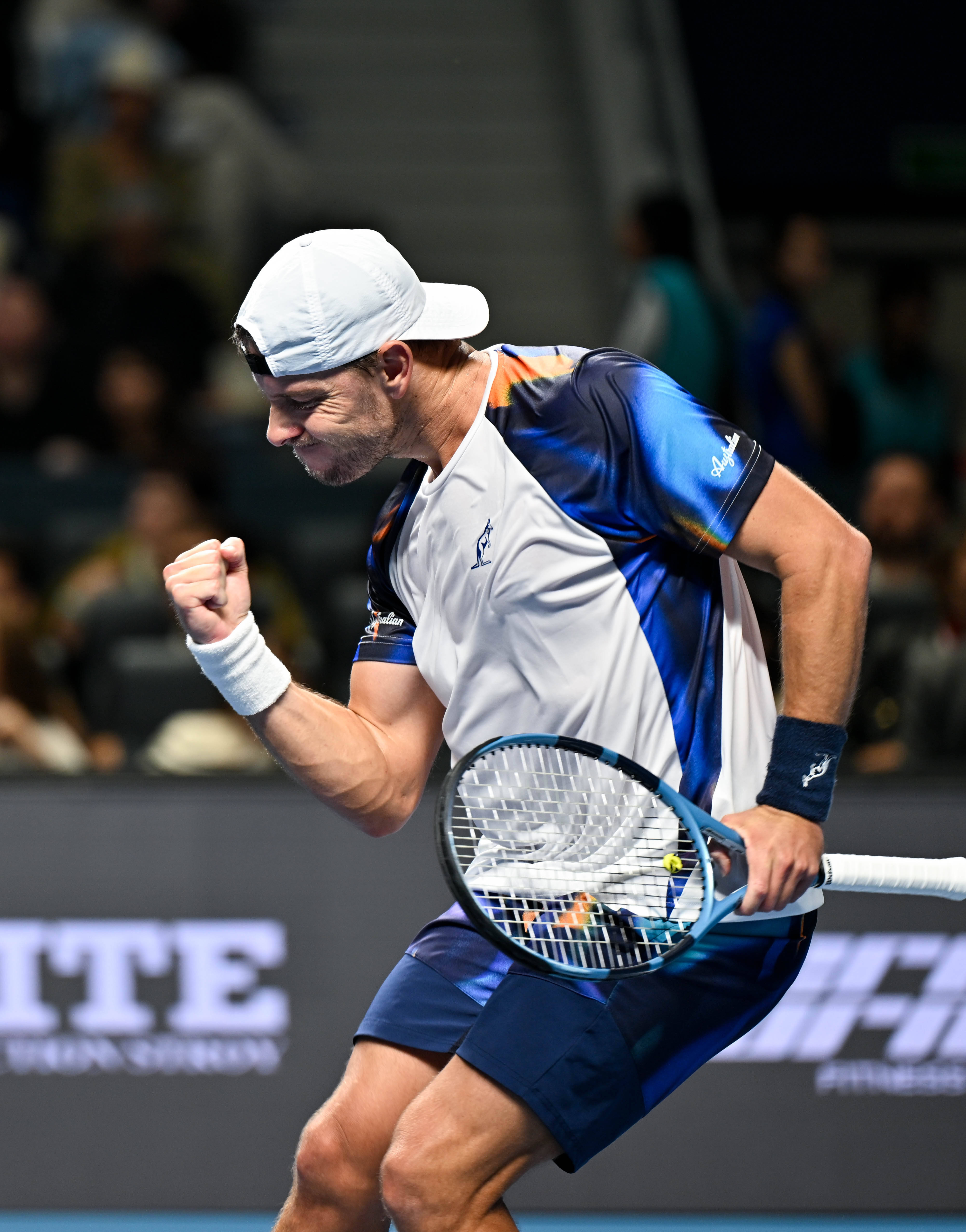 包含英国网球队完胜日本网球队，梅德韦杰夫打破历史纪录的词条