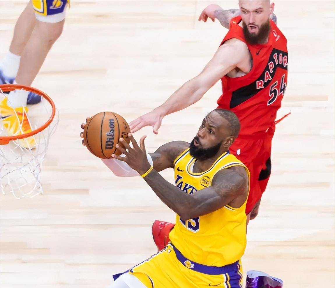 包含猛龙完胜国王，詹姆斯统治全场的词条