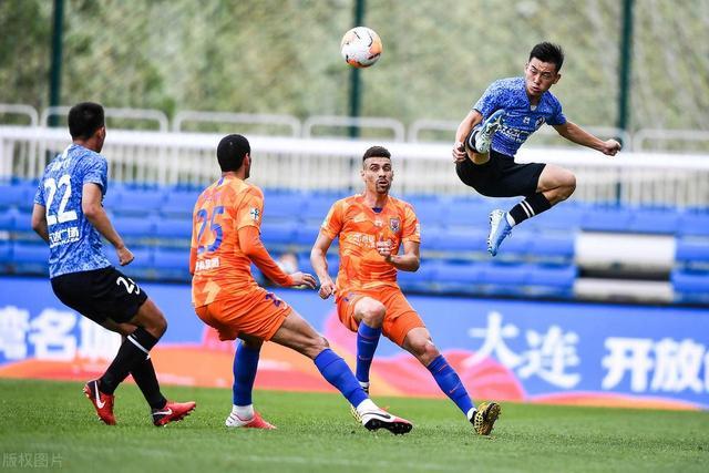 包含大连人队长传学子登顶,赛场精彩表现的词条 包含大连人队长传学子登顶,赛场精彩表现的词条