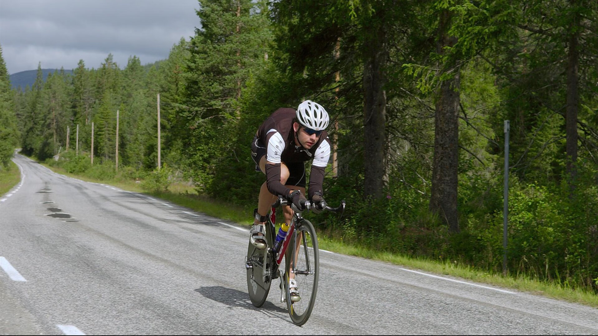 当风笛遇见安第斯，卡塞米罗在苏格兰对阵玻利维亚的非典型全程高能输出