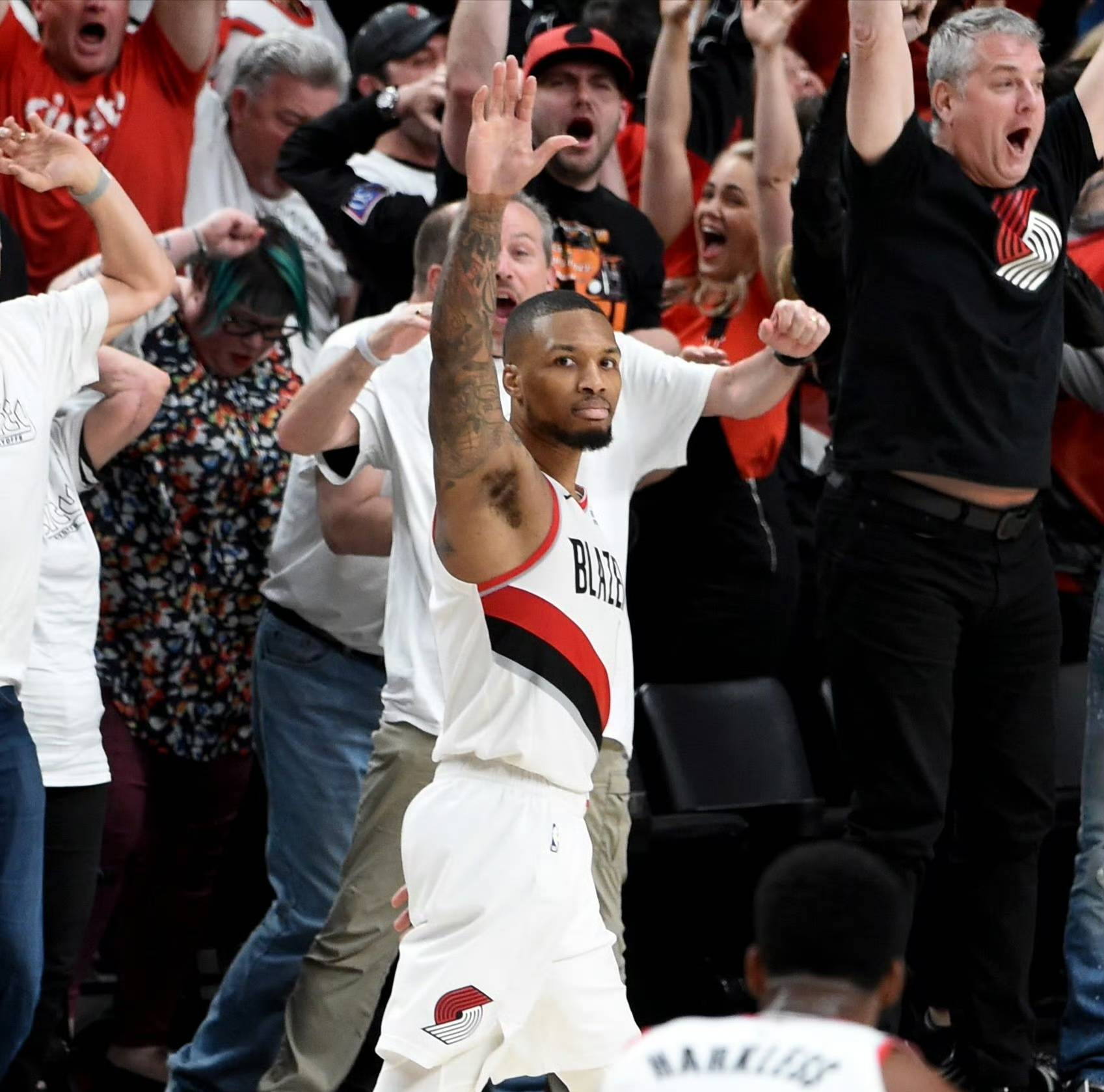 开拓者主场惨败，利拉德表现失常遭批评