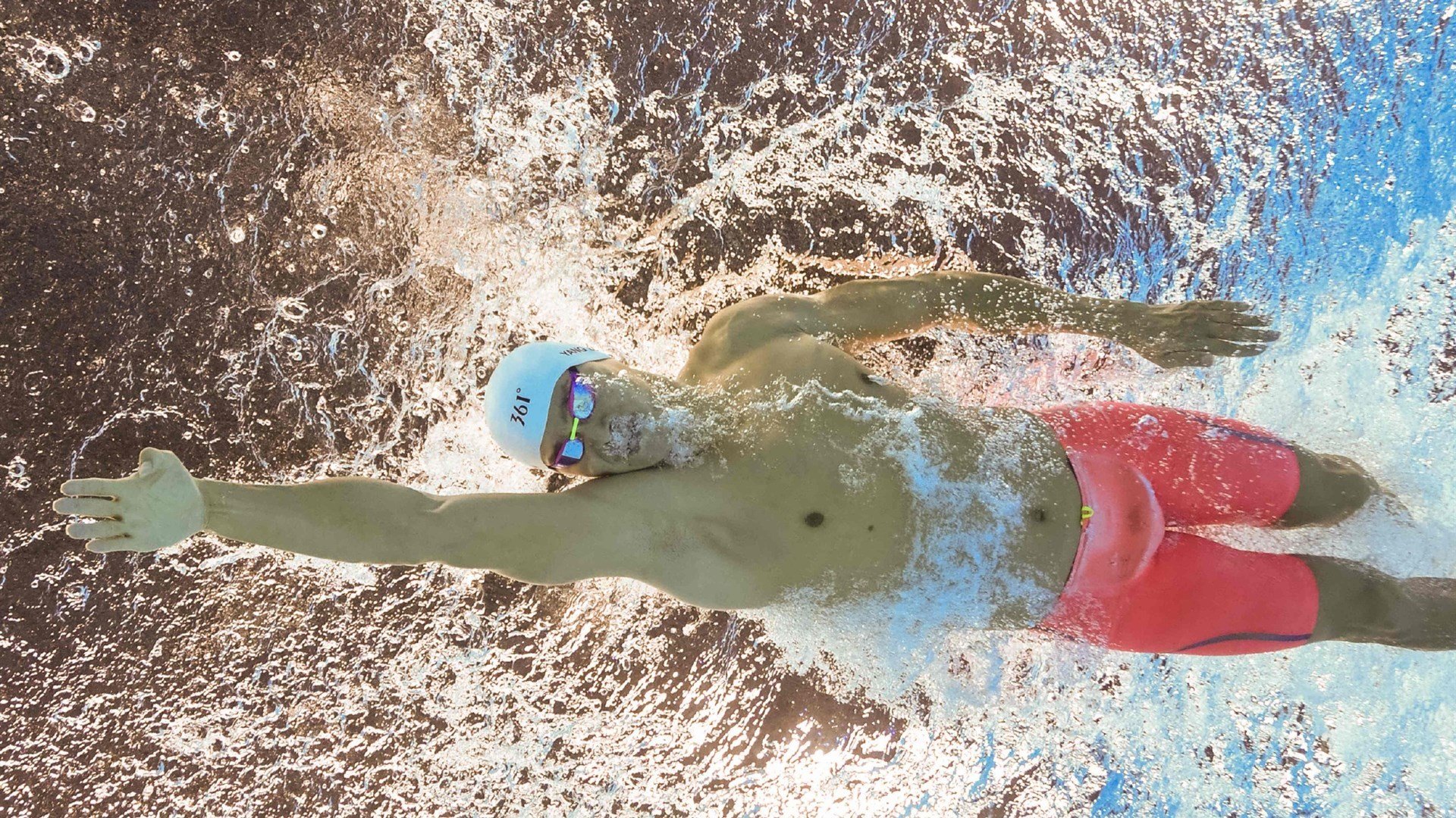 深圳队击溃快船，哈登成为关键先生，一场跨越篮球次元的对决