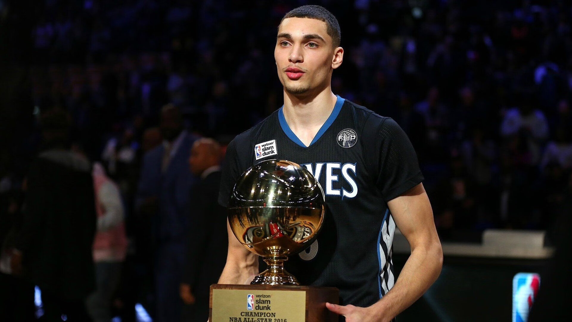 库里末节狂飙定乾坤，勇士强势攻克魔术彰显冠军底蕴